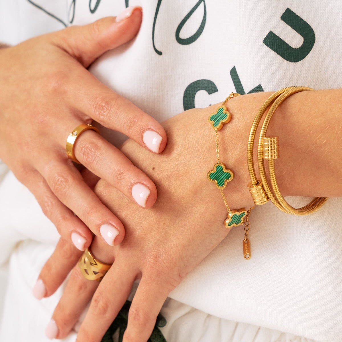 Angie – Armband mit gedrehtem Design in Gold