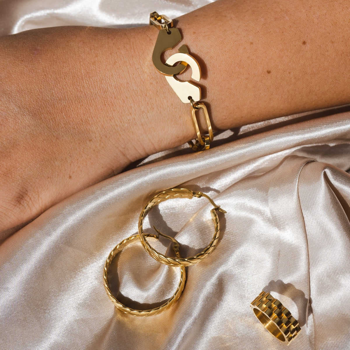 Cassandre – Geflochtene goldene Ohrringe 18K