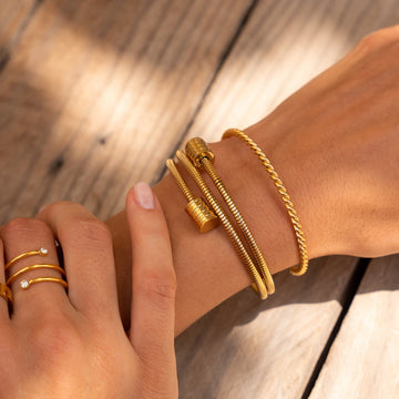 Angie – Armband mit gedrehtem Design in Gold