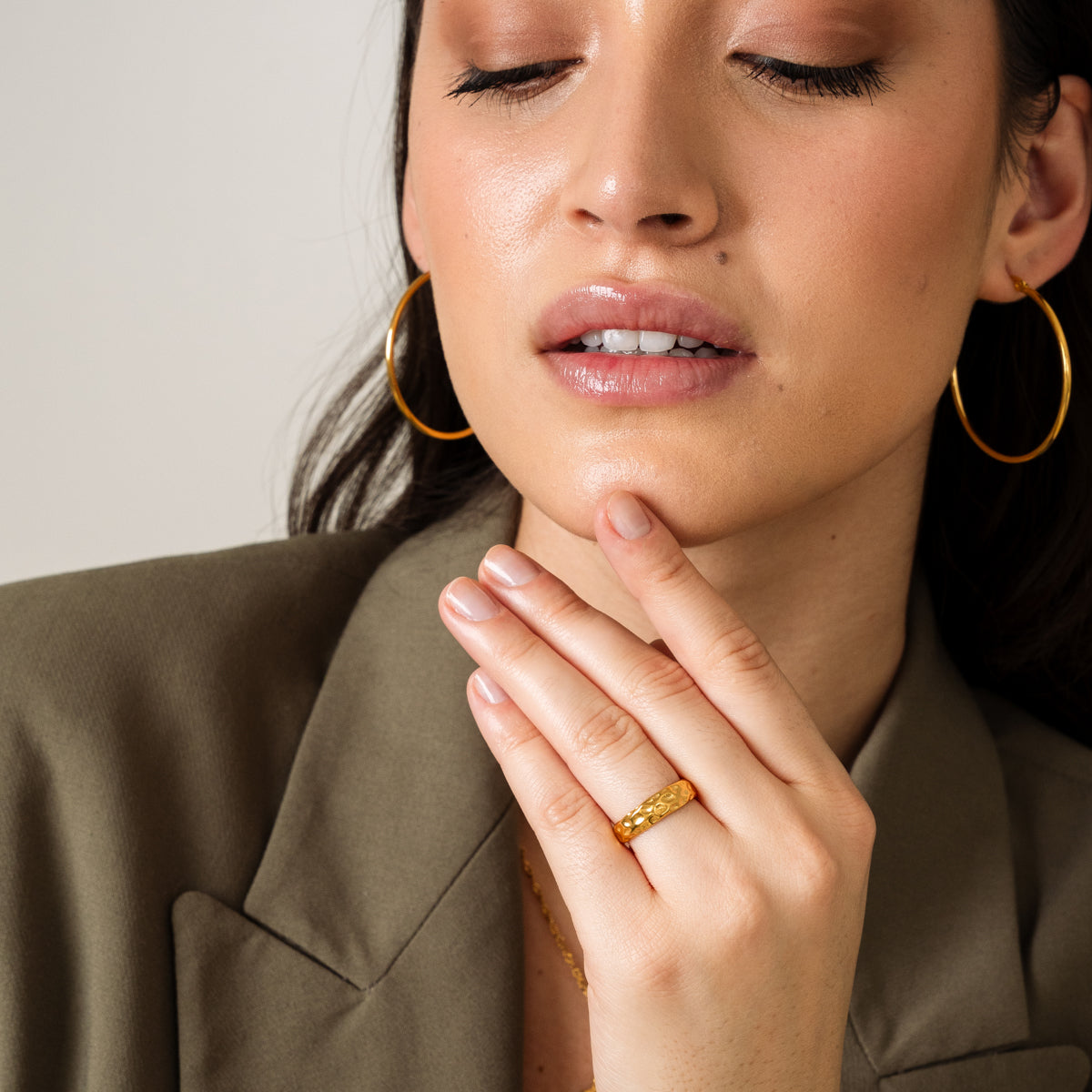Camille – Elegante goldene Creolen