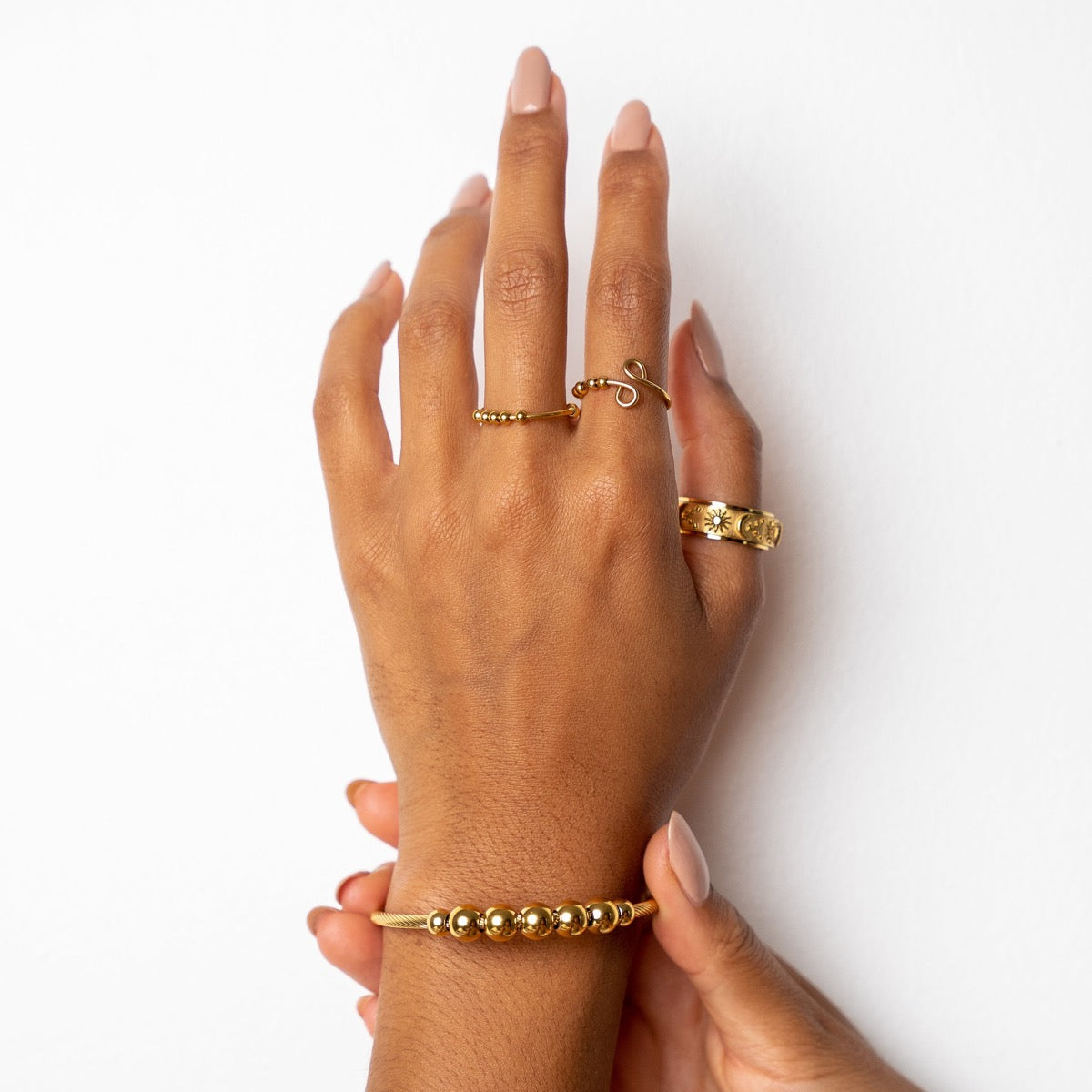 Neri – Verstellbarer Anti-Stress-Ring mit Perlen