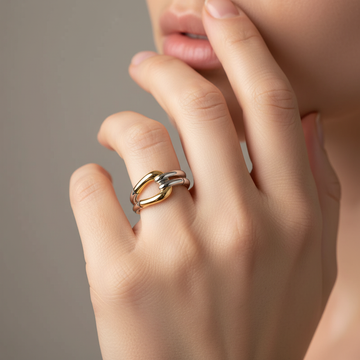 Althéa – Vintage Ring mit Knotendesign aus Gold und Silber