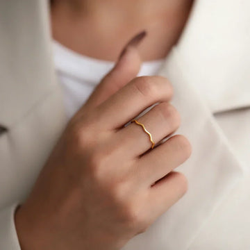 Elowia – Eleganter unendlicher Flussring