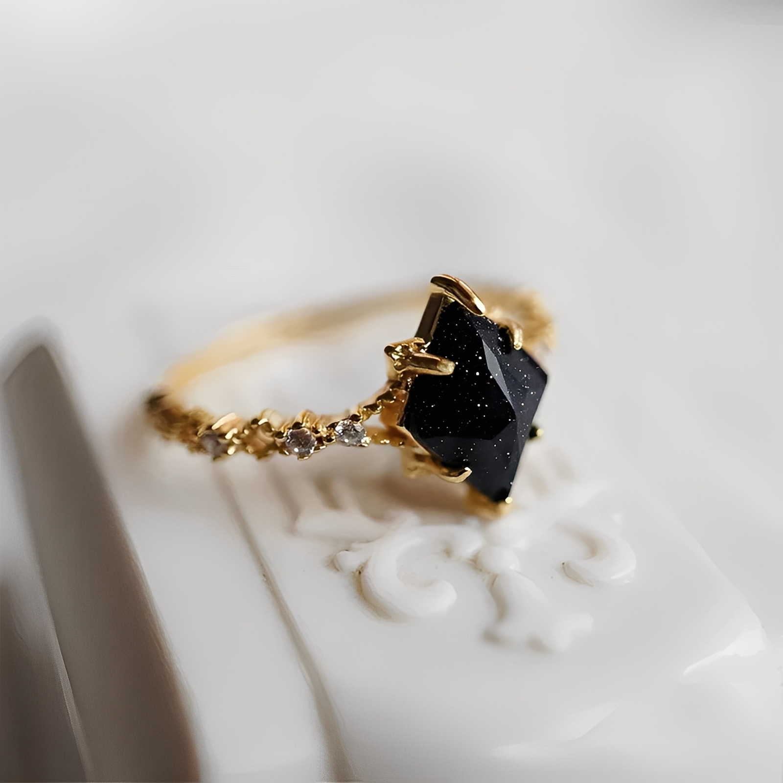 Nerisa – Ring aus dunkler Obsidian