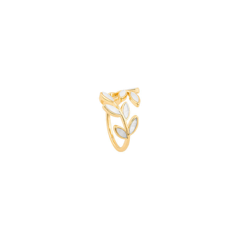 Auriane – Goldring mit Blatt und weißem Opal