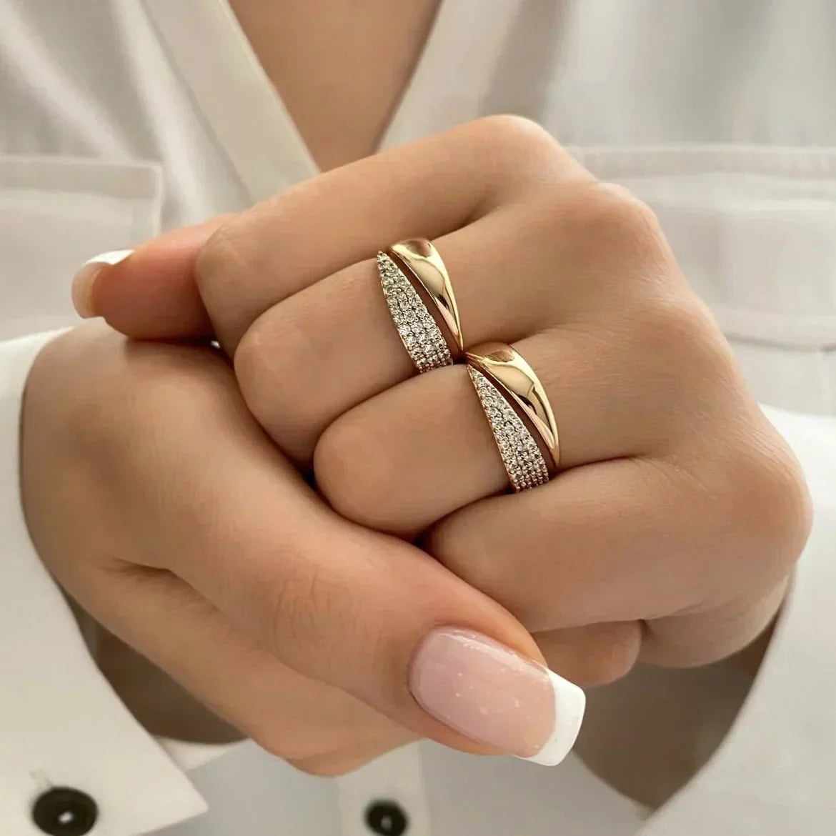 Irina – Gebogener Ring aus 18K Gold