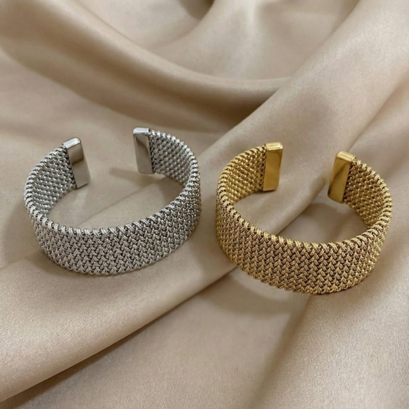 Raya – Titanstahlarmband mit graviertem Kabel
