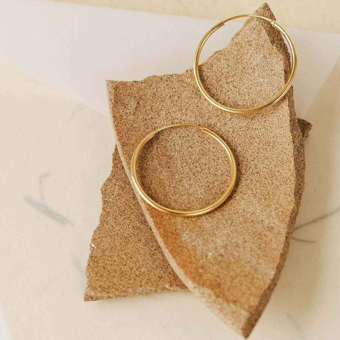 Leichte Ringe - Ohrringe aus Gold und Silber (Set von 4)