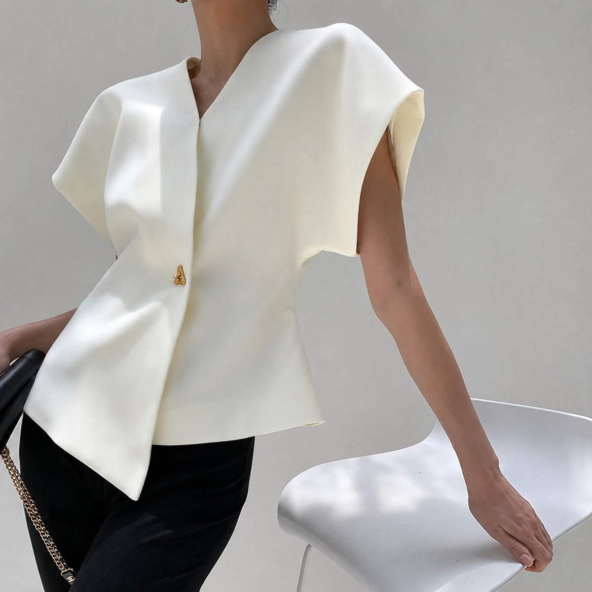 Leonie - Bluse mit V-Ausschnitt und Knopfleiste