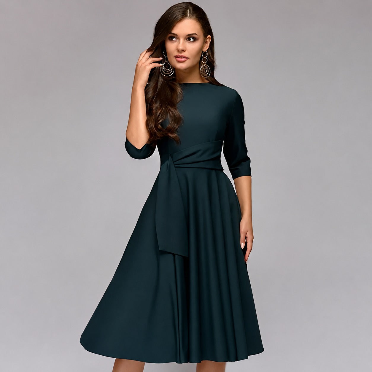 Ivaney - Ein elegantes Damenkleid