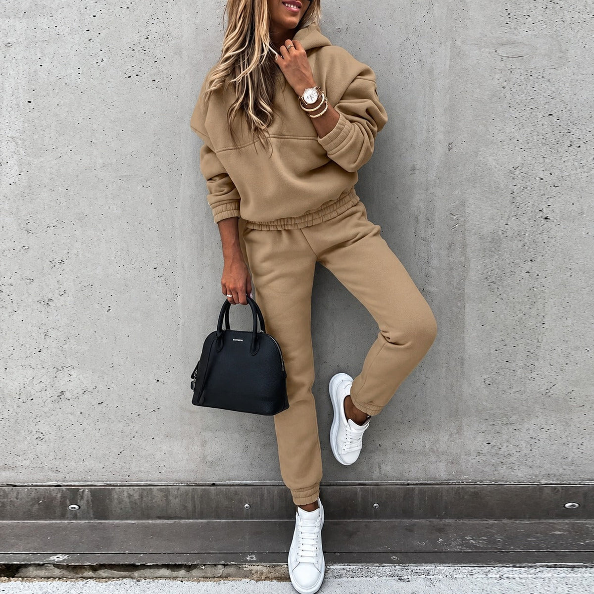 Alisha - Set mit langärmeligen Sweatshirt und Hose