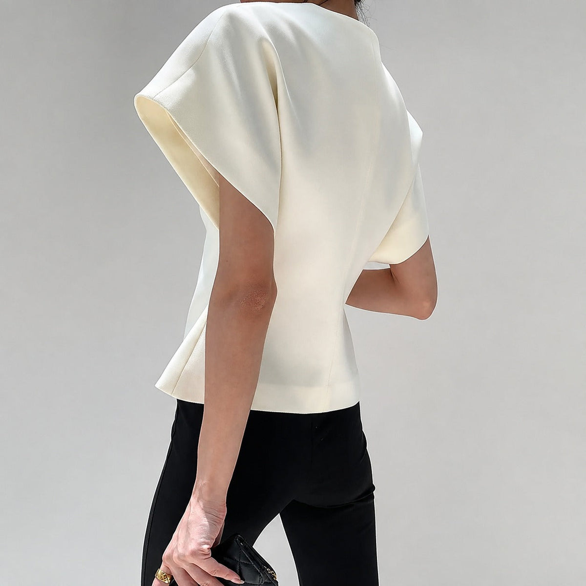 Leonie - Bluse mit V-Ausschnitt und Knopfleiste