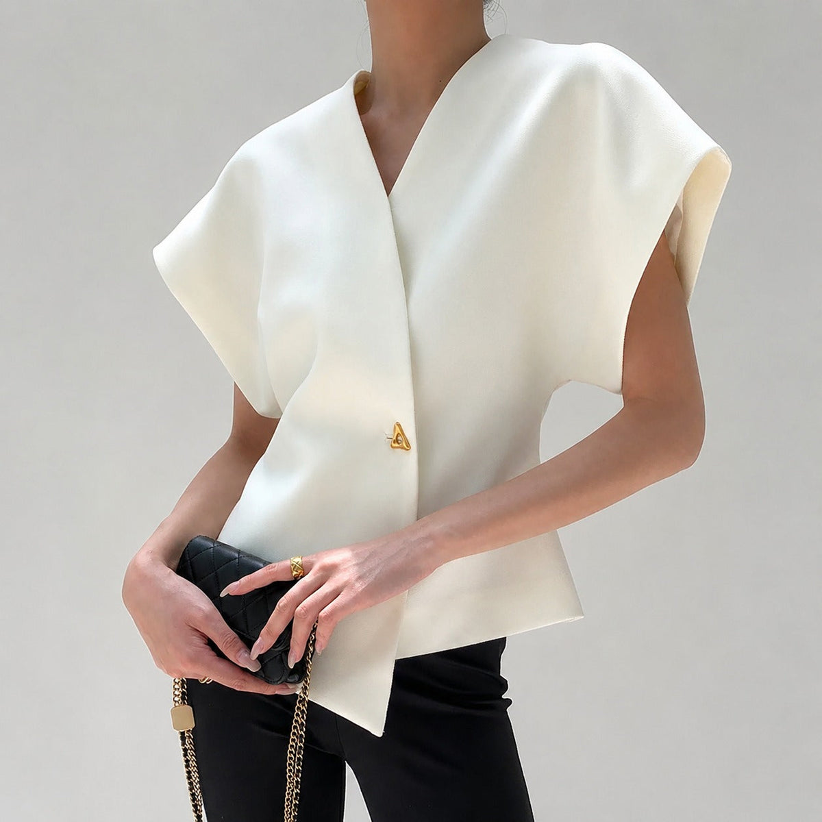 Leonie - Bluse mit V-Ausschnitt und Knopfleiste