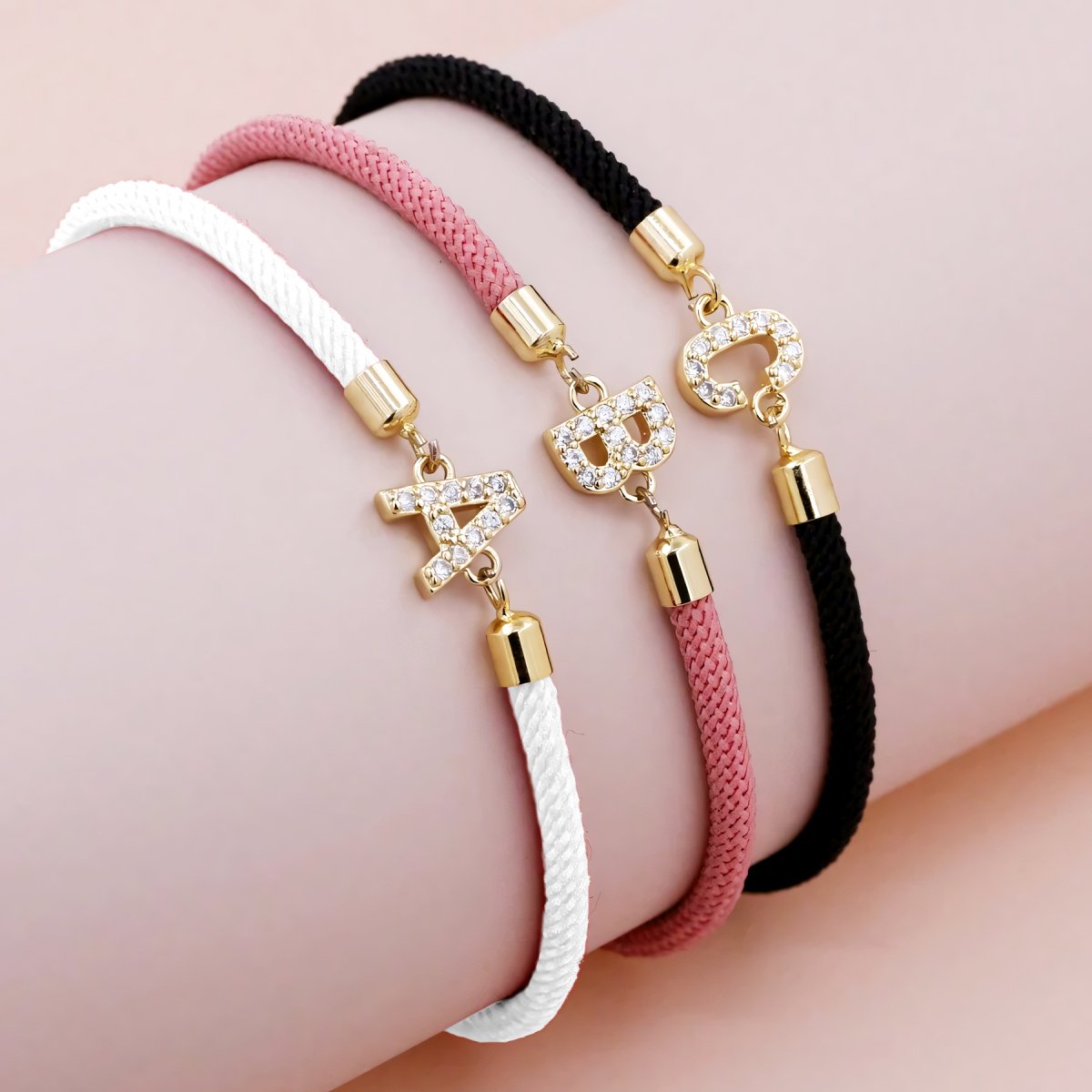 Calla – Verstellbares Armband mit graviertem Anfangsbuchstaben