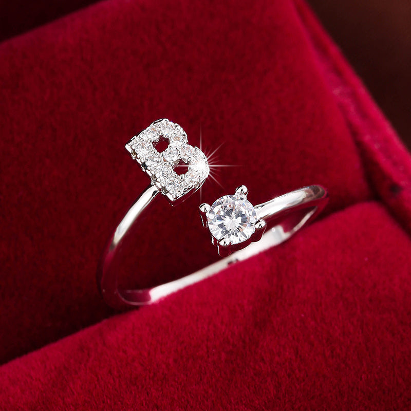Nova – Moderner offener Ring mit Initiale und Zirkonia