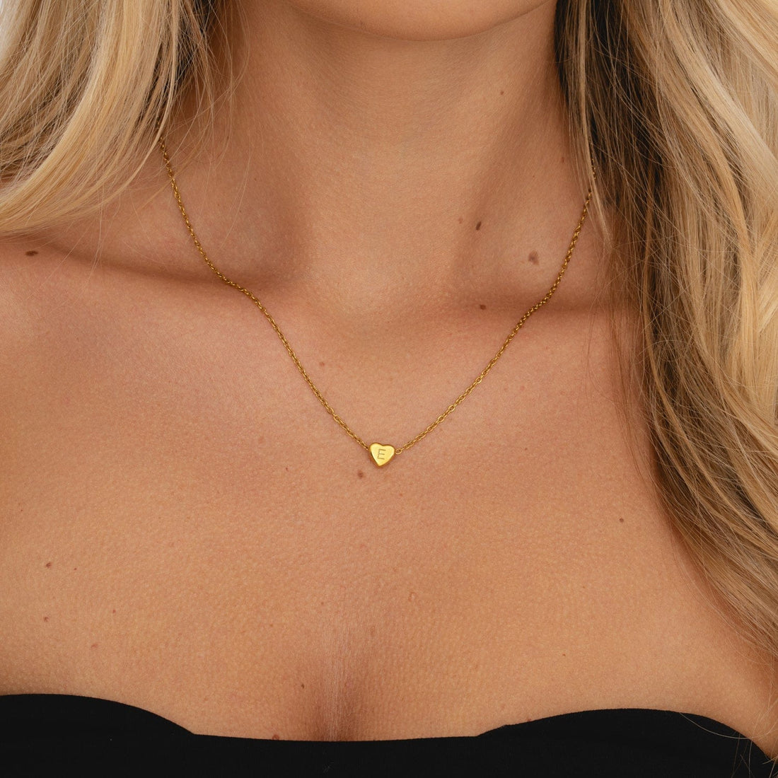 Amora – Halskette mit Herzinitialen in Goldbeschichtung