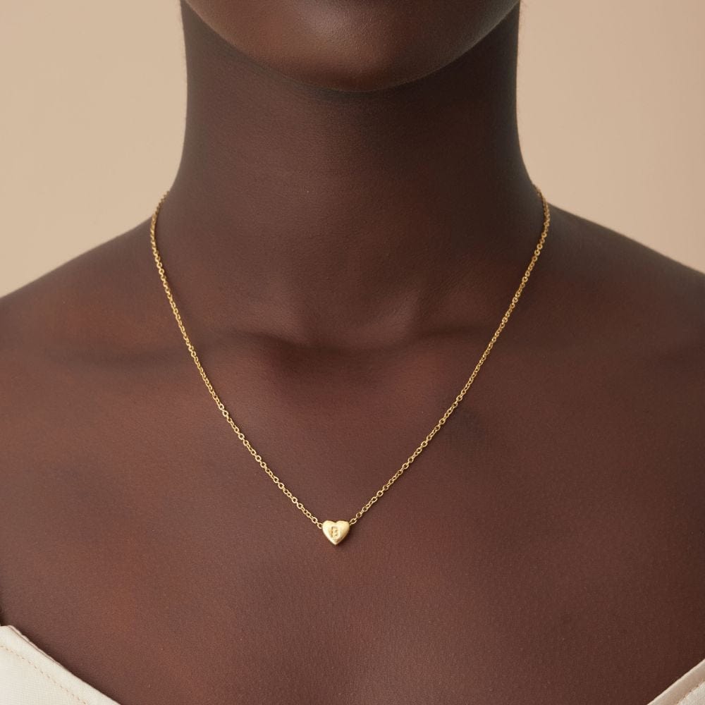 Amora – Halskette mit Herzinitialen in Goldbeschichtung