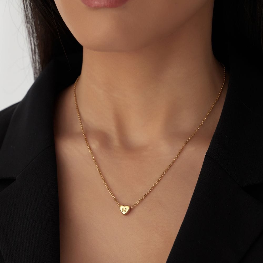 Amora – Halskette mit Herzinitialen in Goldbeschichtung
