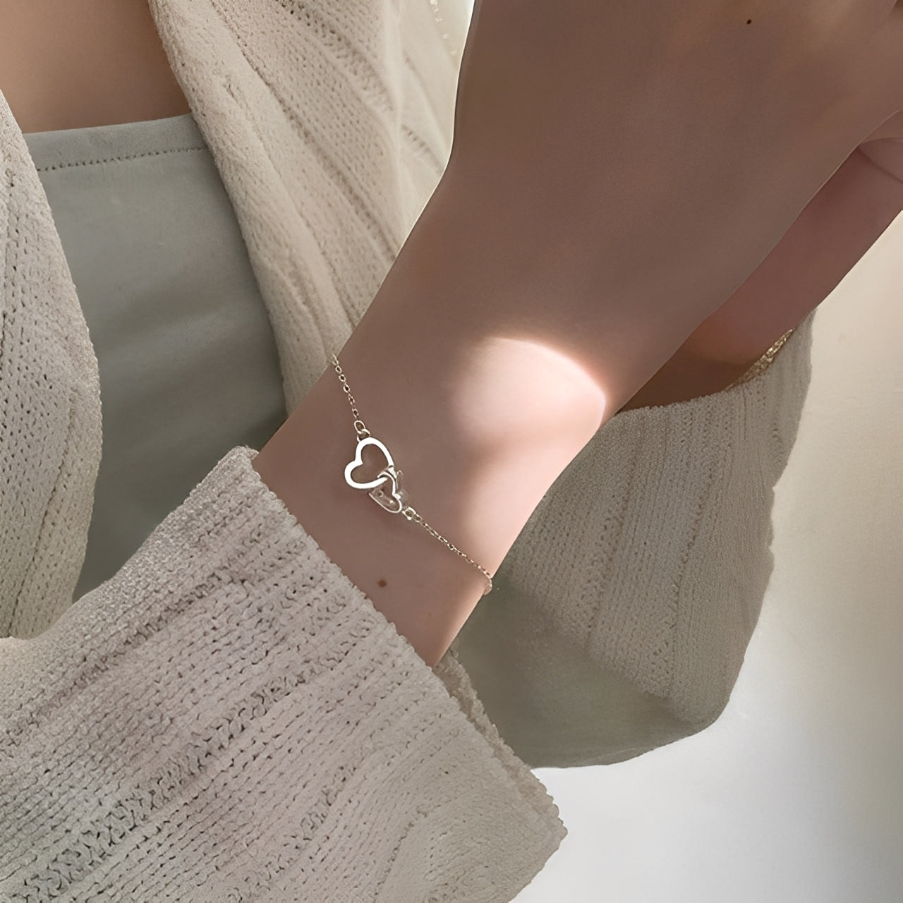 Amara – Amulettarmband mit doppeltem Herz