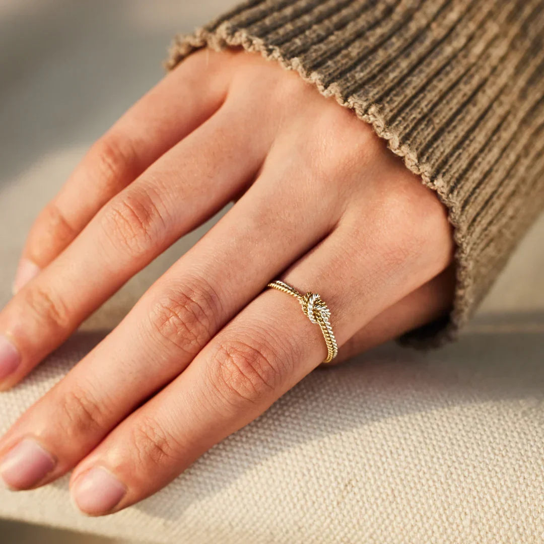 Ring der Mutter-Tochter-Bindung - Ring mit 2 Strängen und Knoten