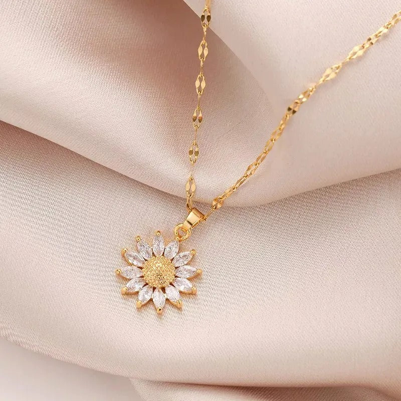 Jennie – Halskette mit Kristall-Sonnenblume und goldener Oberfläche