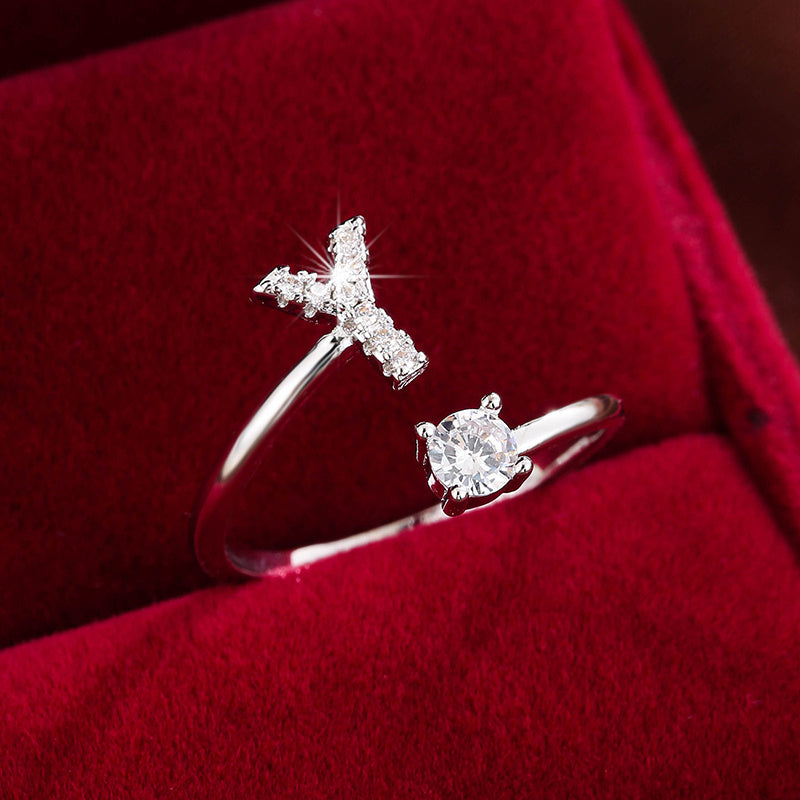 Nova – Moderner offener Ring mit Initiale und Zirkonia