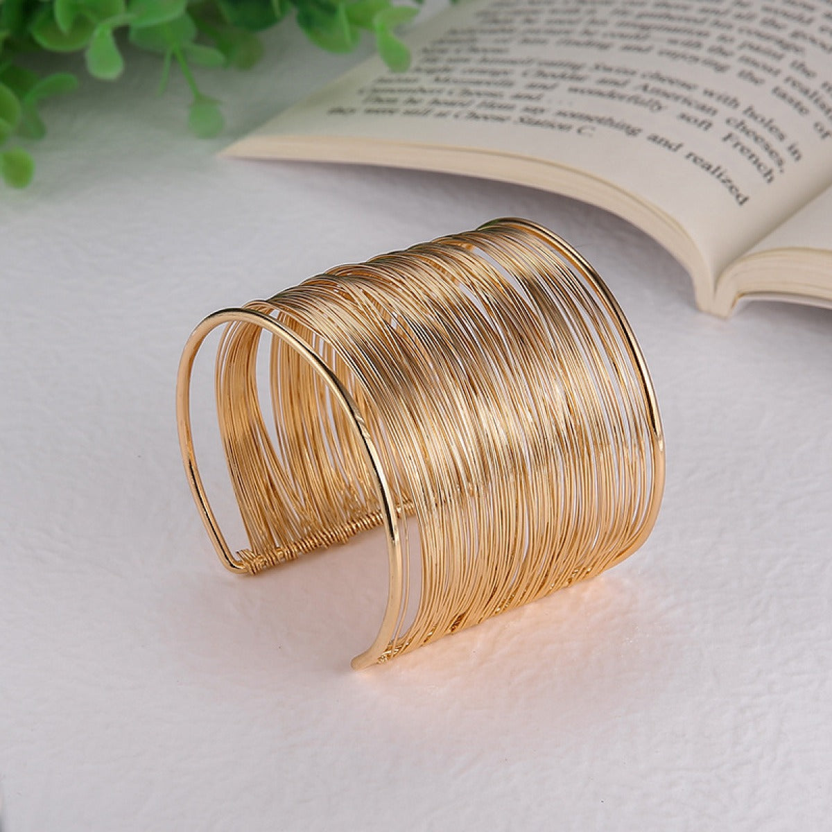 Nadine – Goldenes Vintage-Armband