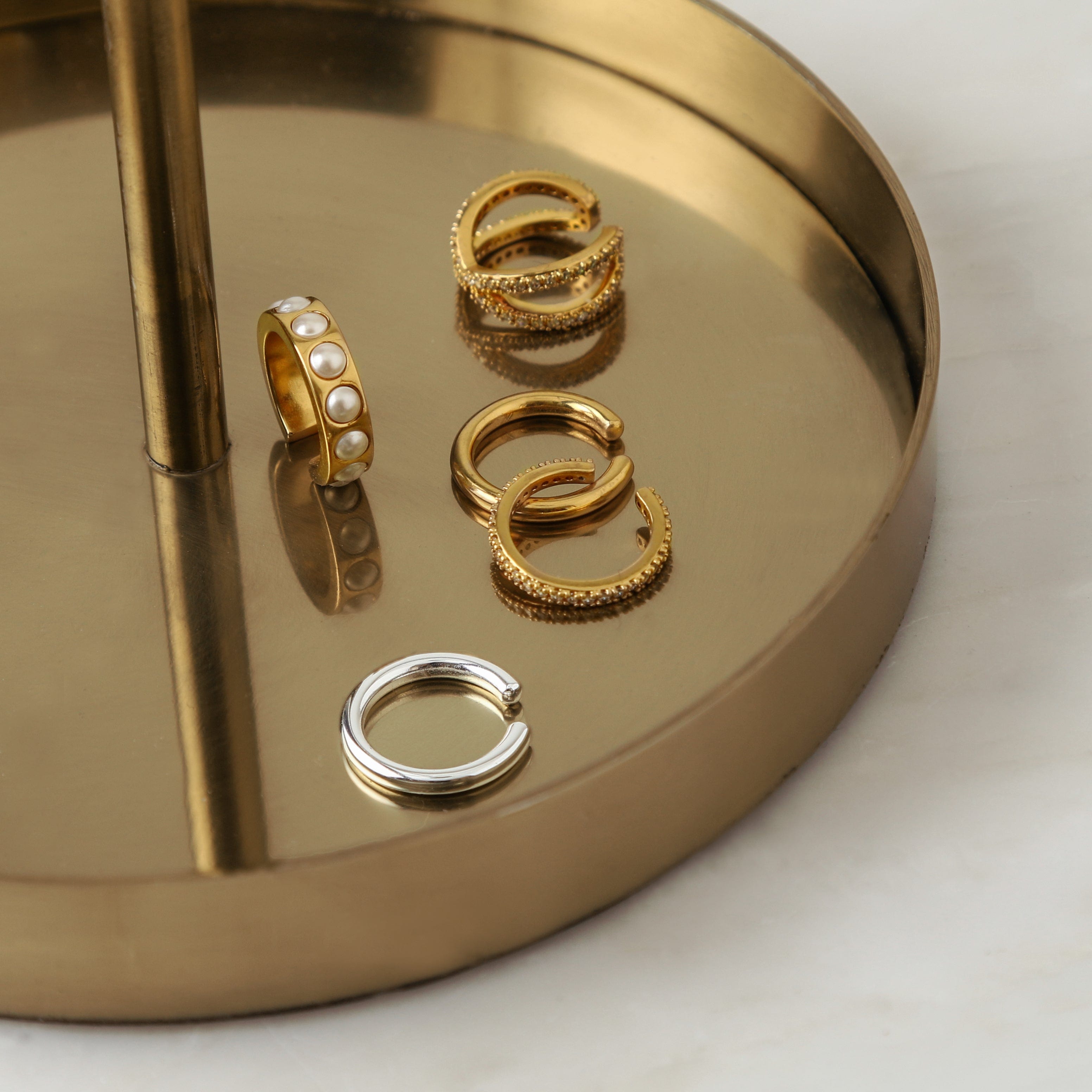 Bree – Goldener Ohrstecker mit Kristallen