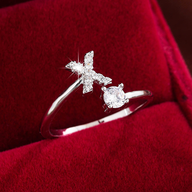 Nova – Moderner offener Ring mit Initiale und Zirkonia