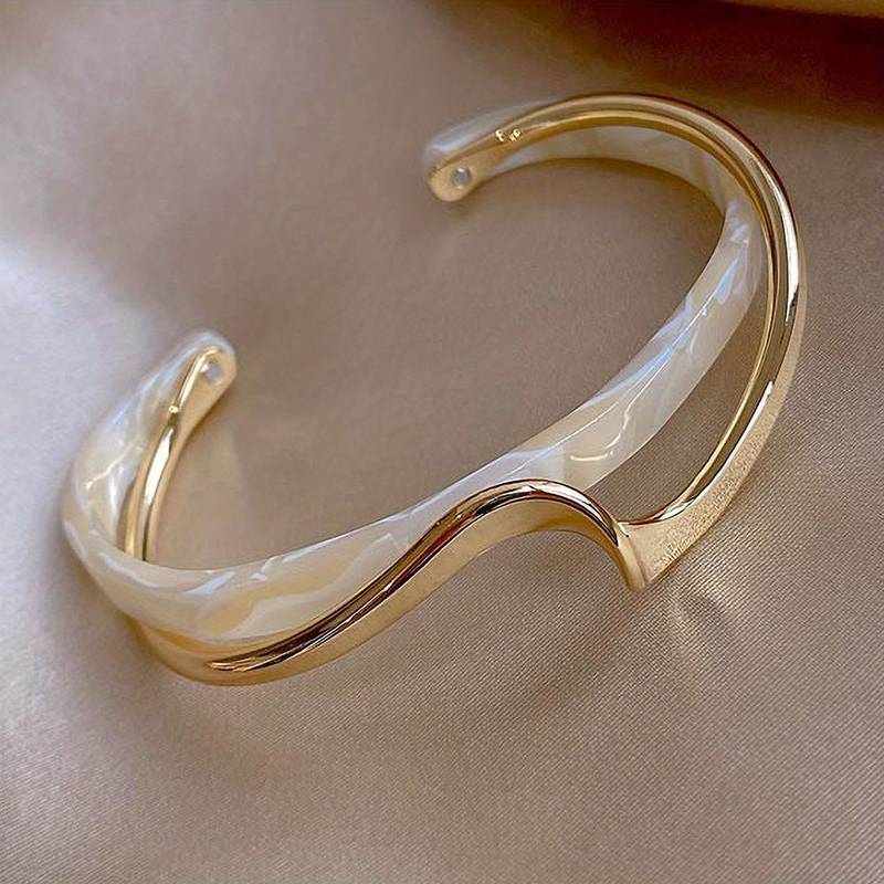 Wellenarmband mit Perlenbesatz - 18K vergoldetes Armband