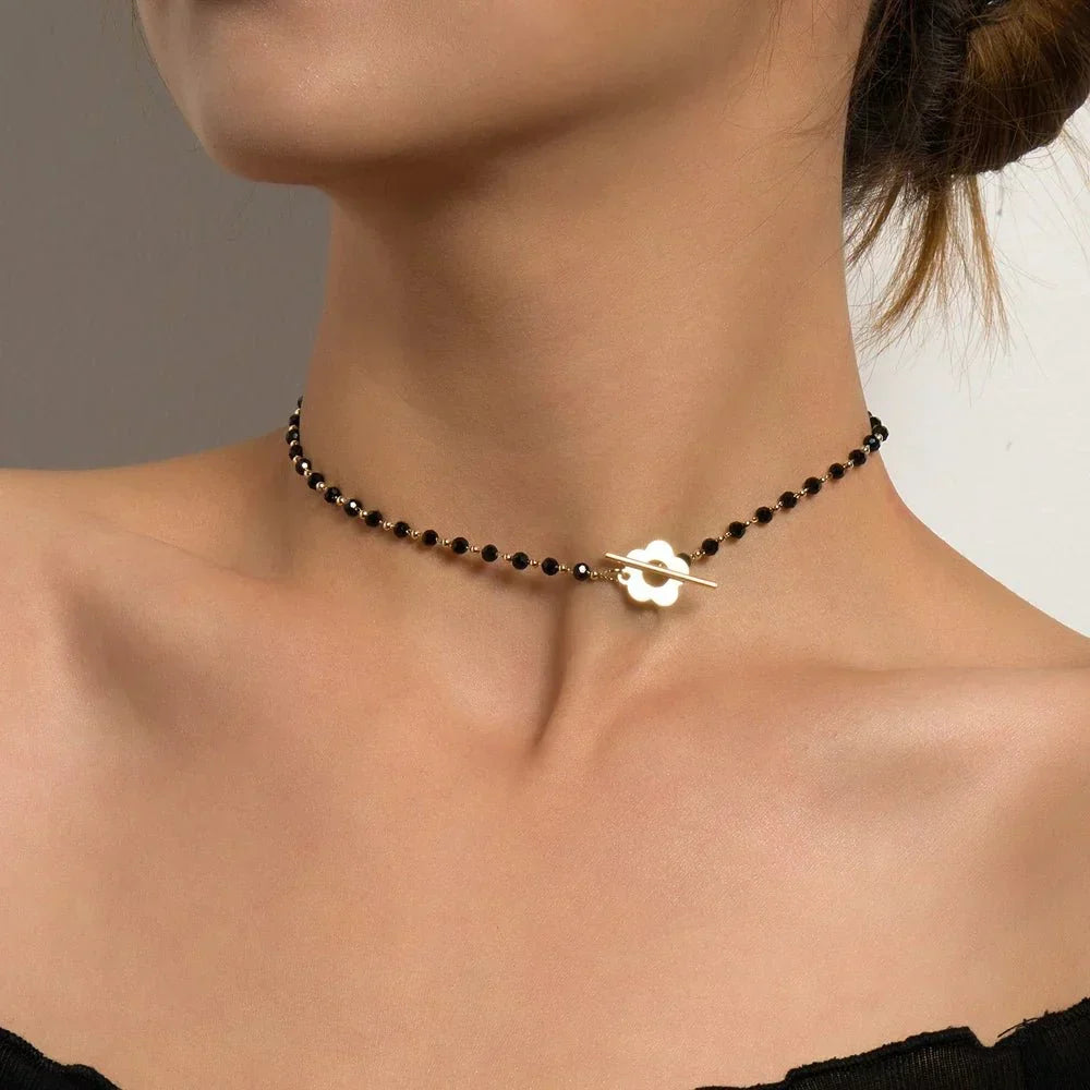 Naya - Blumen Choker Halskette mit Blumenverschluss