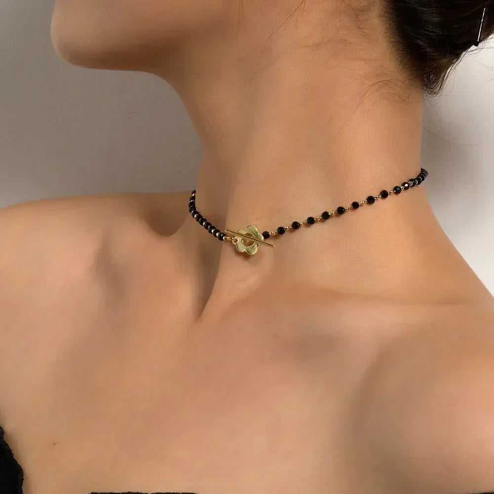 Naya - Blumen Choker Halskette mit Blumenverschluss