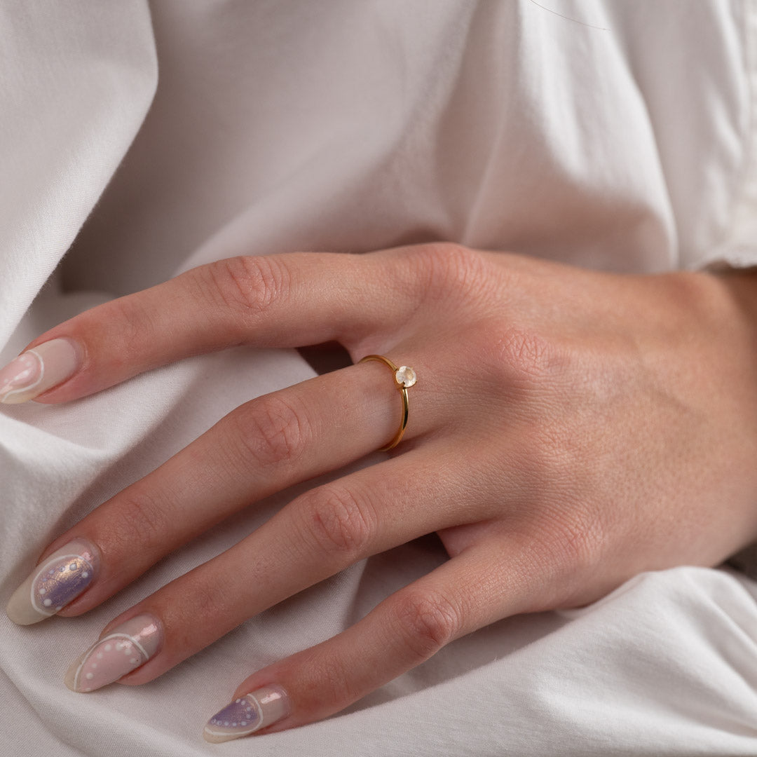 Heba - Goldring mit Mondstein