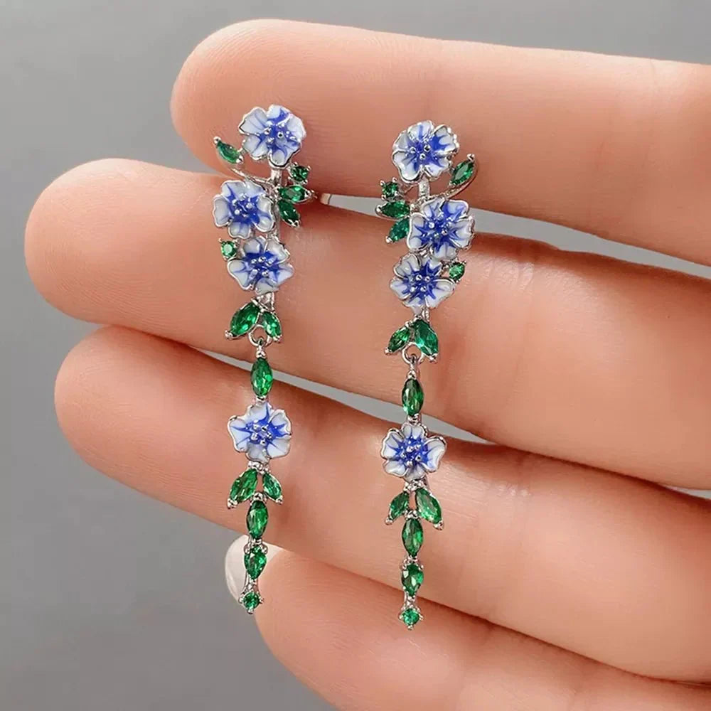 Yara – Hängende Ohrringe mit blauen Blumen