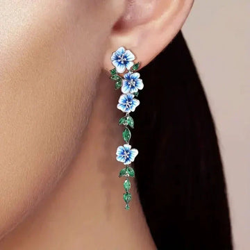 Yara – Hängende Ohrringe mit blauen Blumen
