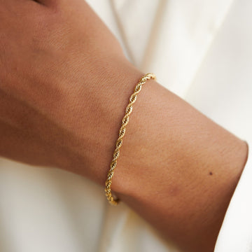 Calvi – Geflochtenes Goldkettchen-Armband