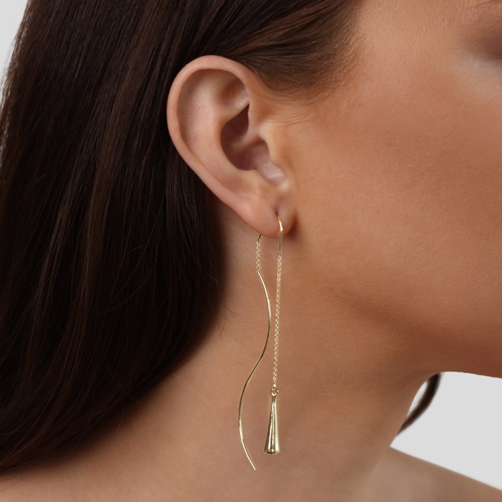 Amaris – Goldene Tropfenohrringe mit Quasten