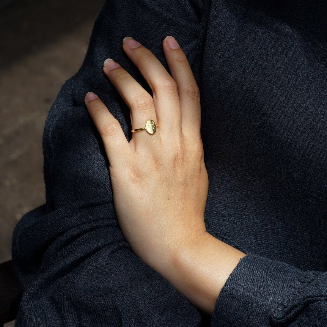 Blumen-Geburtsring - Zarter personalisierter Ring
