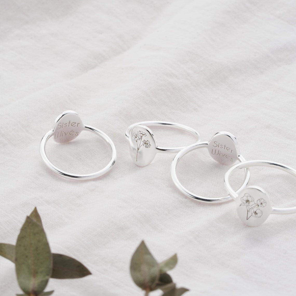 Blumen-Geburtsring - Zarter personalisierter Ring