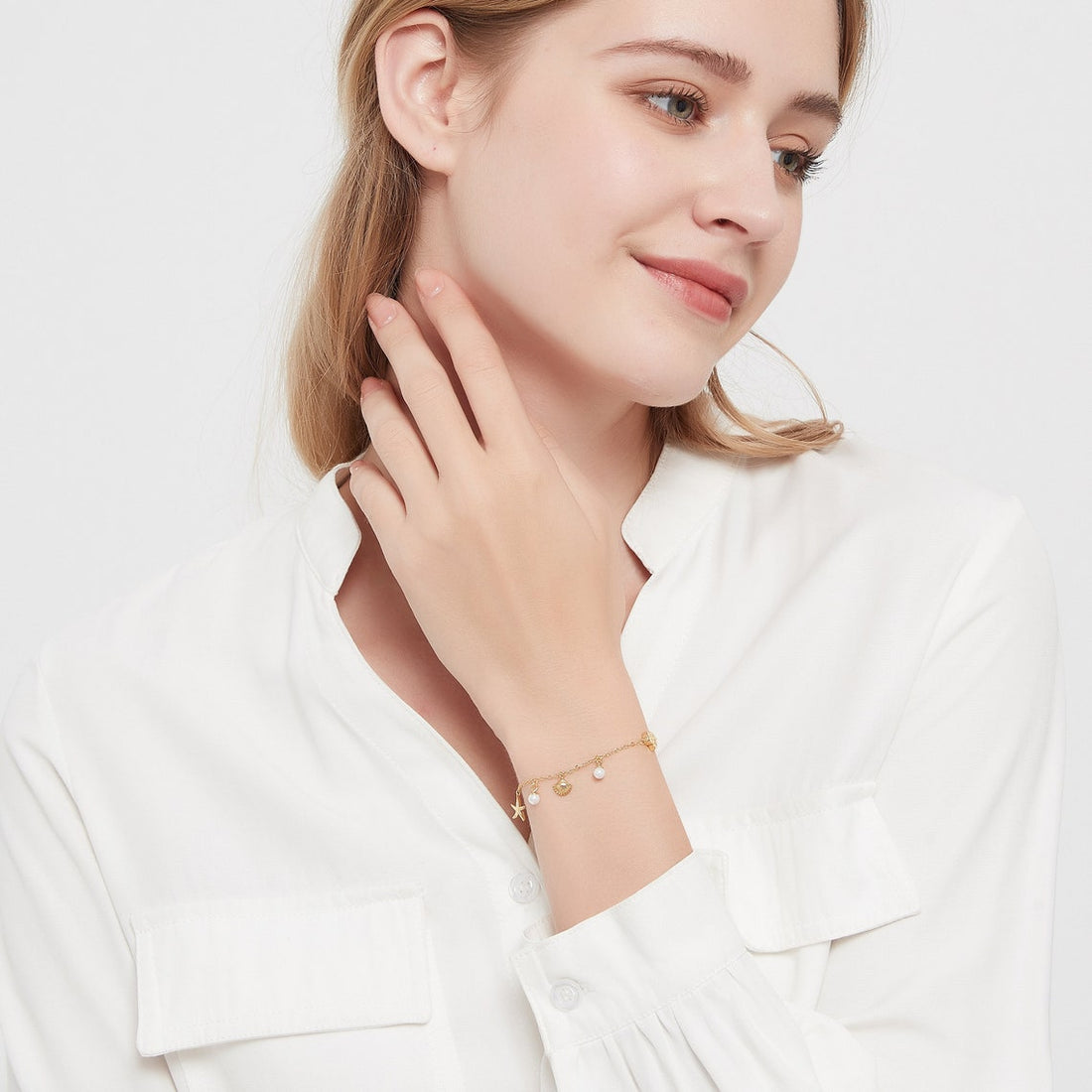 Armband mit Muschel- und Seesternanhänger