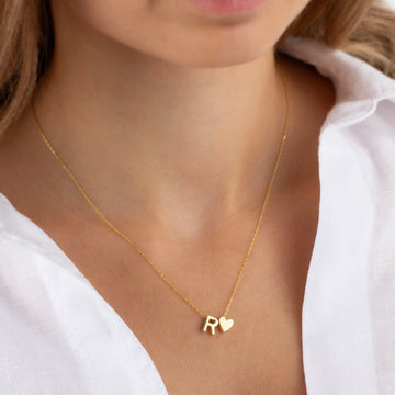 Halsband mit Initialen in Herzform - Personalisierbares Buchstabenherz