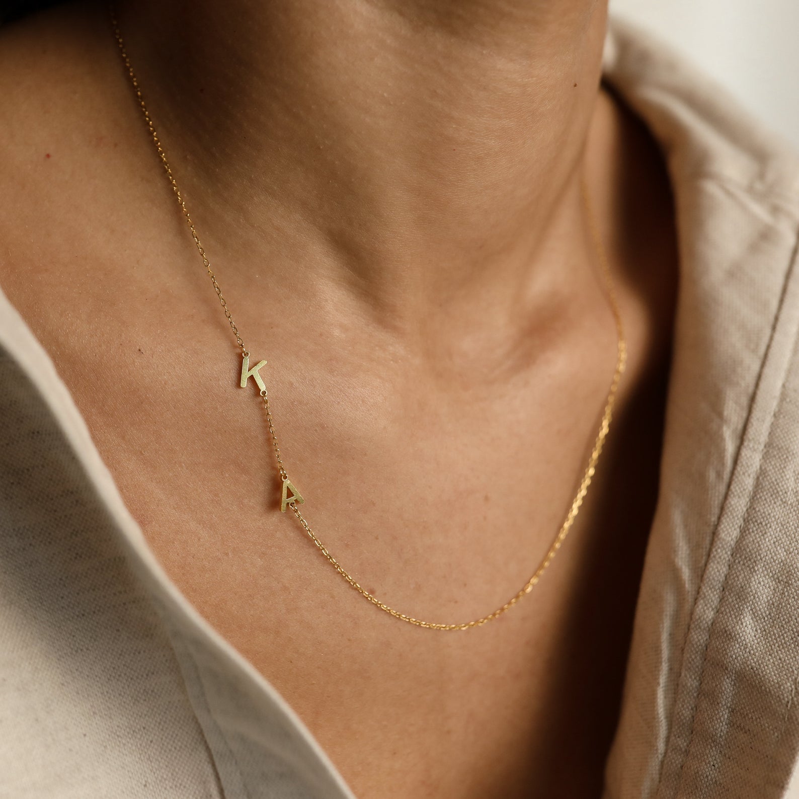 Halsband mit seitlichen Initialen - Einzelbuchstaben-Halsband