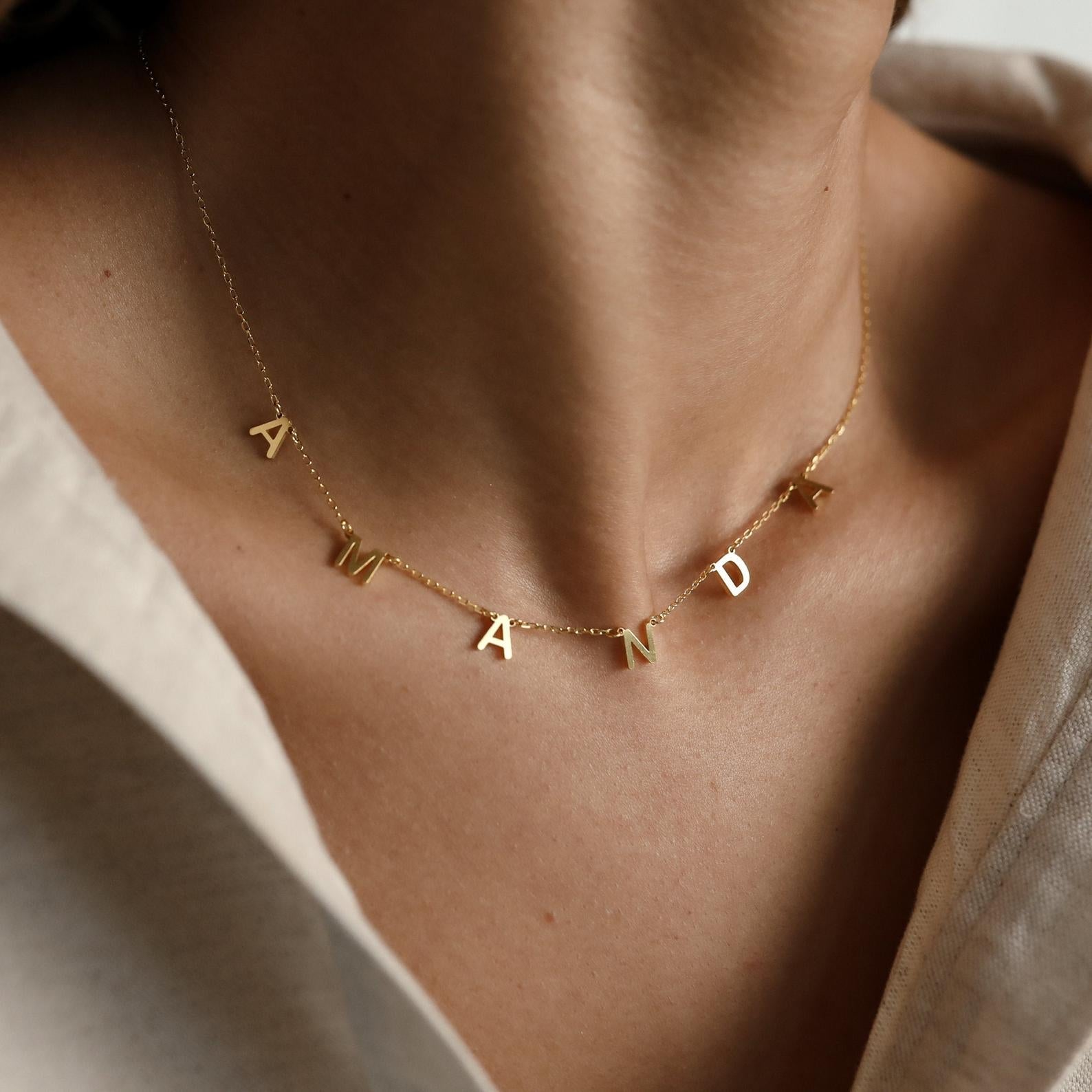 Namenshalsband mit Buchstaben - Personalisierbares Namenshalsband