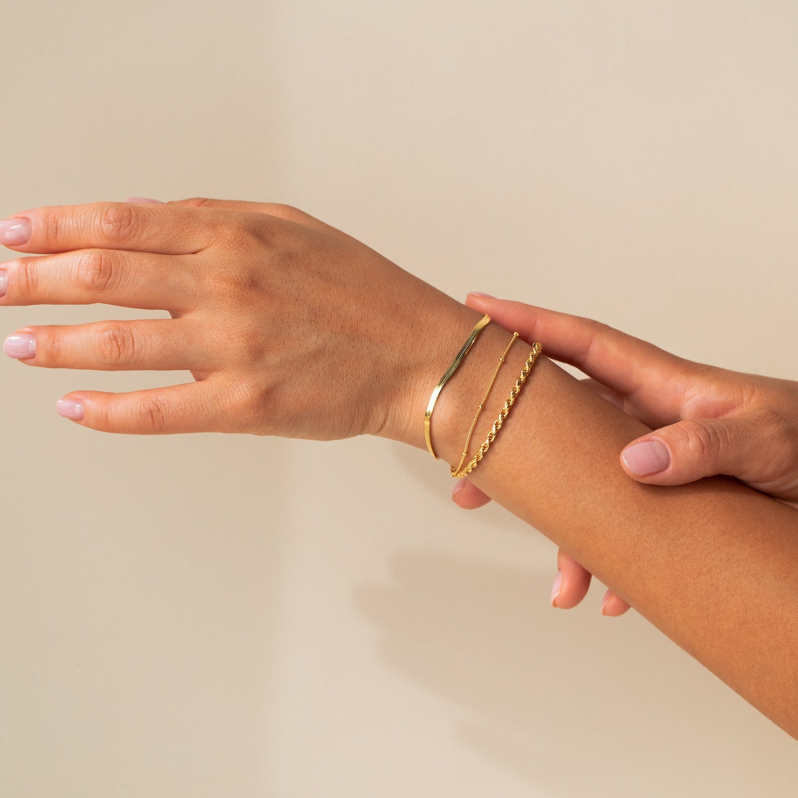 Kettenarmbänder - Minimalistische Schichtarmbänder