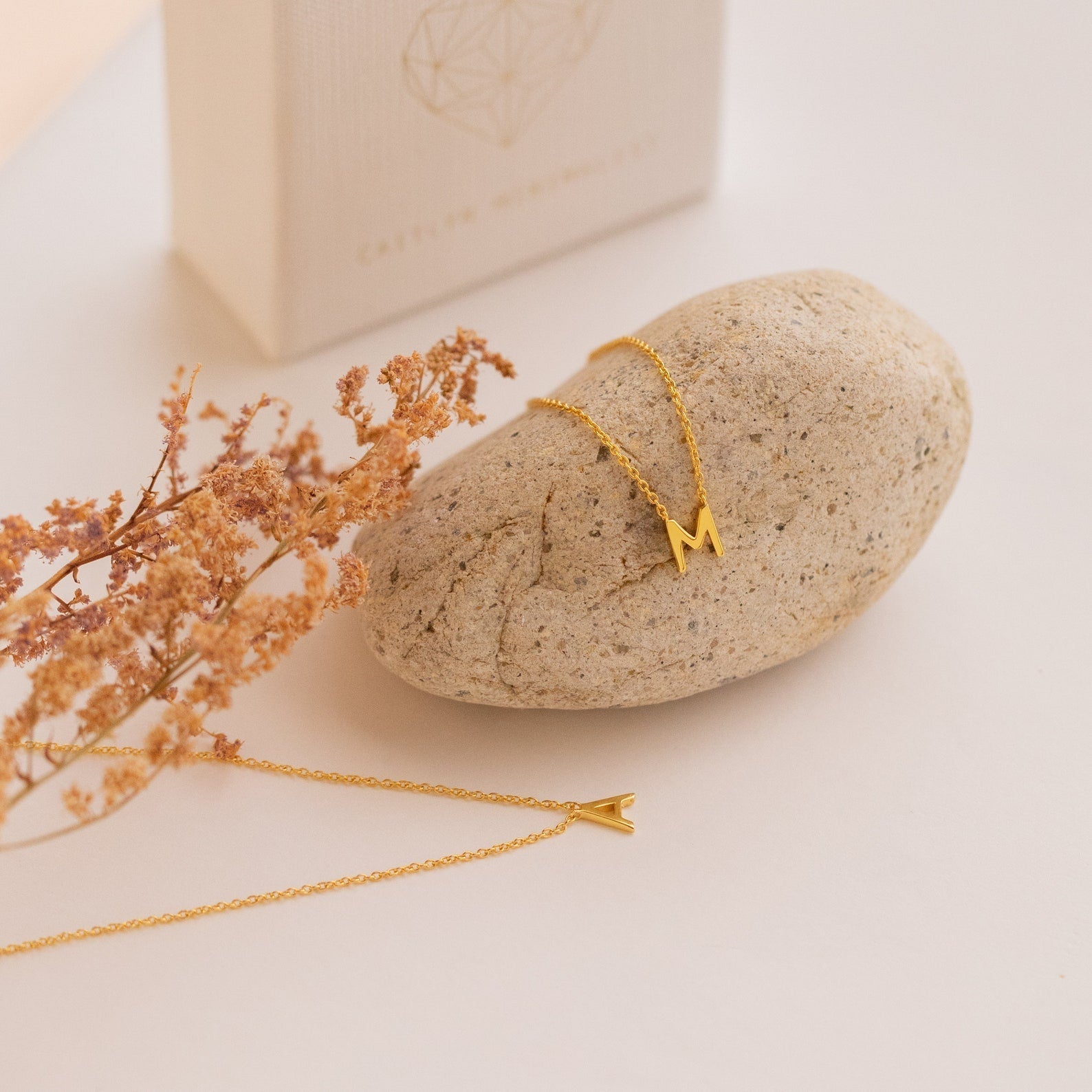 Jasmine – Zarte Halskette mit personalisiertem Anfangsbuchstaben