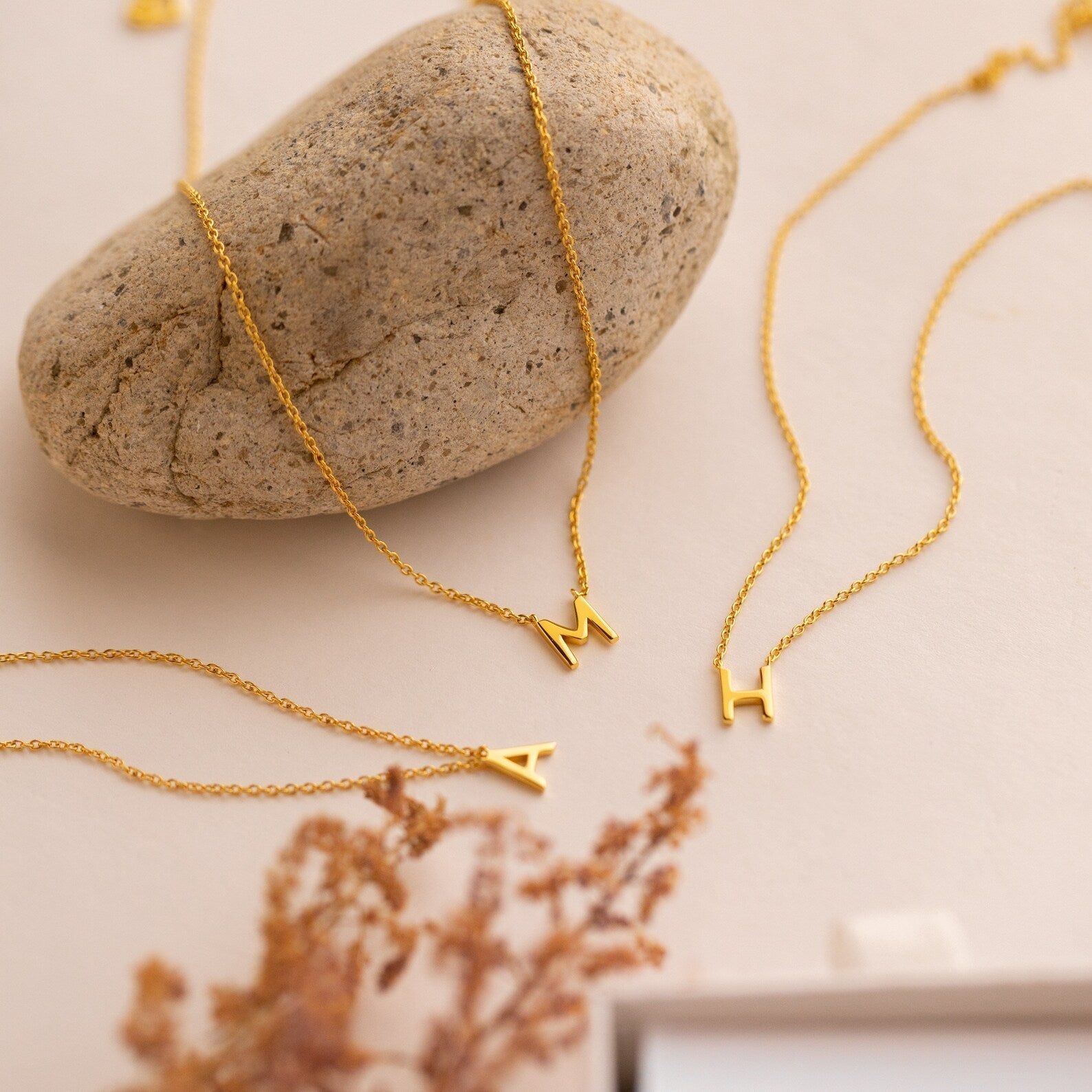 Zartes Halsband mit Initialen - Elegantes Halsband mit Buchstaben