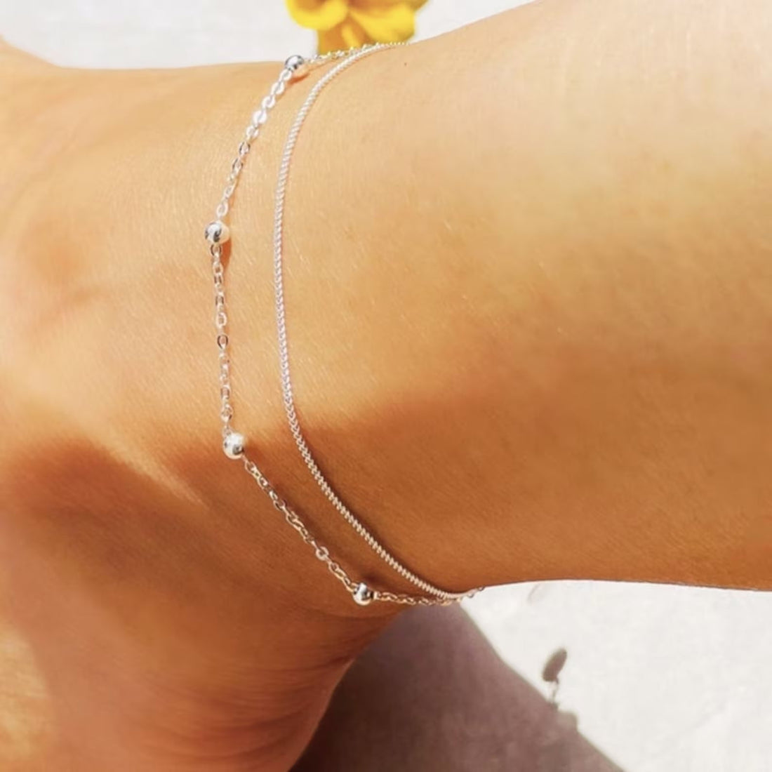 Silberne Fußkette im Stil 2