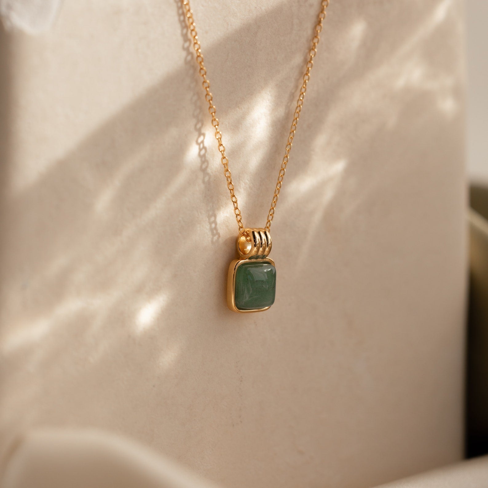 Jade-Halskette mit Anhänger - Glänzende Jade-Halskette