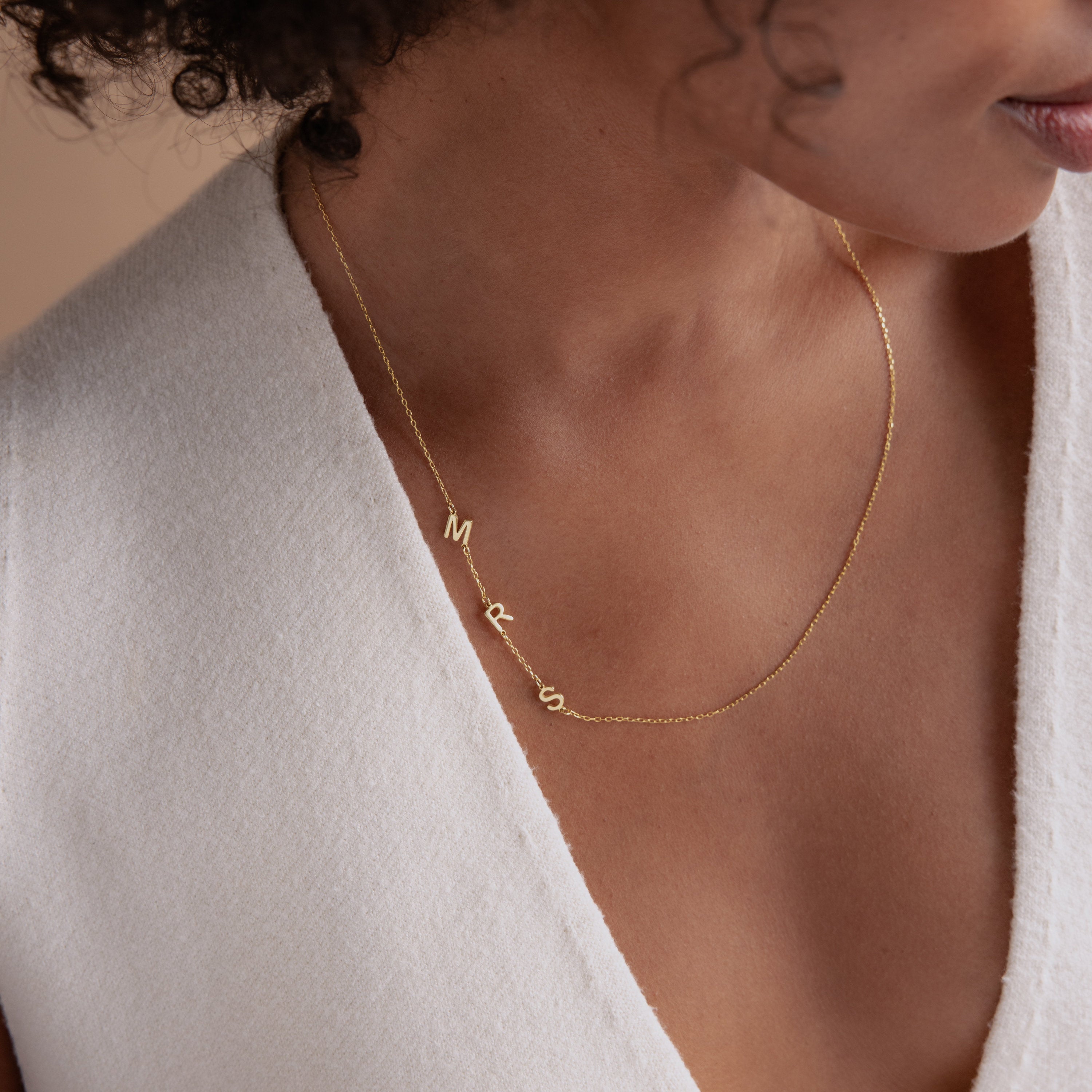 Halsband mit seitlichen Initialen - Einzelbuchstaben-Halsband