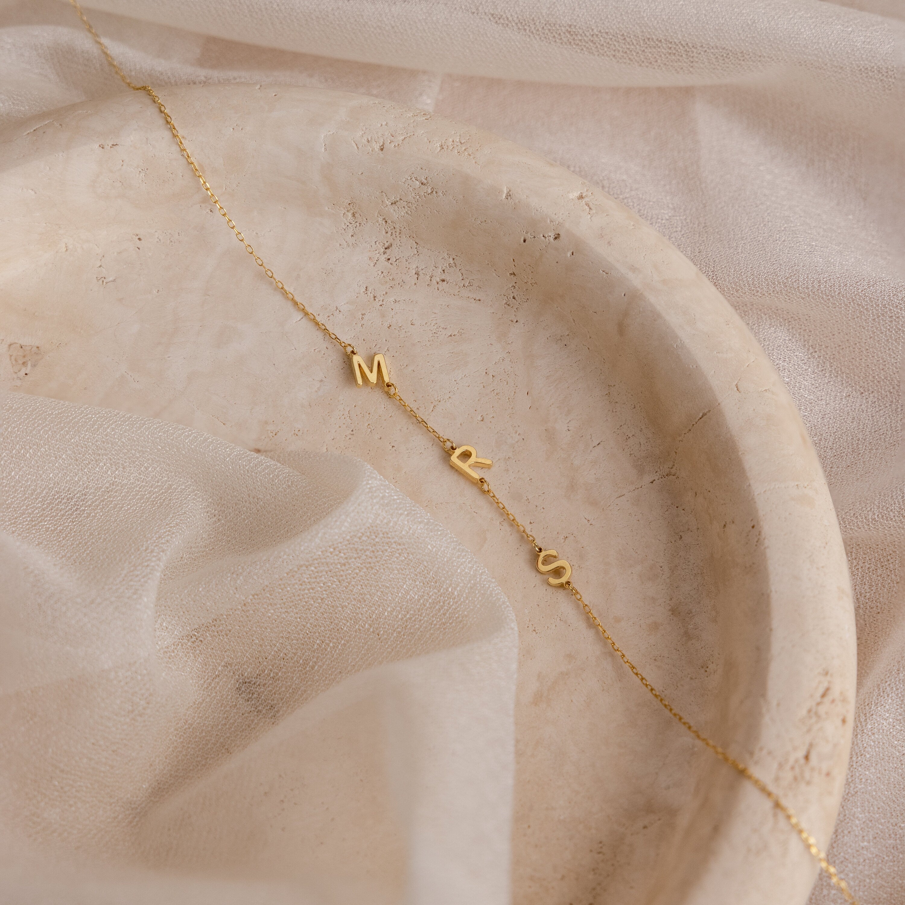 Halsband mit seitlichen Initialen - Einzelbuchstaben-Halsband